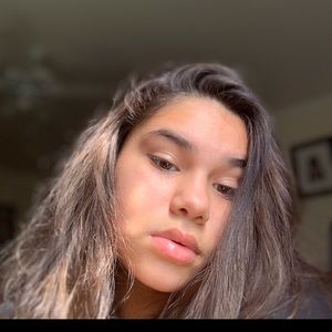 Meet your Posher, Alexia